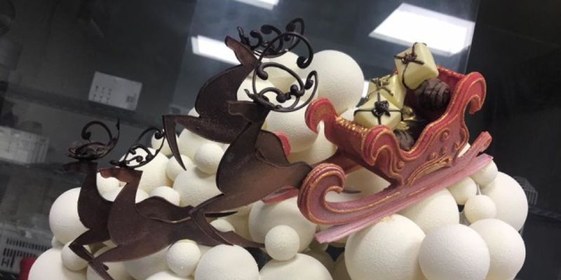 Ужгородский шоколатье представил новогоднюю сладкую скульптуру