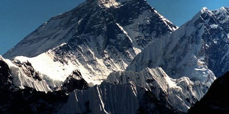 Непал та Китай заново виміряють висоту Евереста