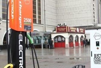 Вокзалы и трассы Украины оснастят новыми зарядками для электрокаров