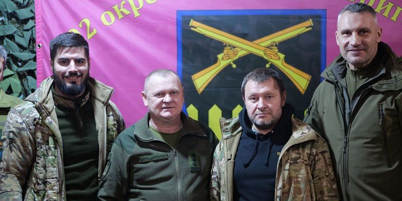 Поздравил военных, привез дроны: Кличко в новогоднюю ночь был с защитниками на Донбассе