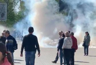 ВС РФ разогнали митинг в Херсоне: в людей кидали светошумовые гранаты