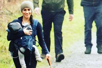 Счастливая Меган Маркл попала в объектив папарацци во время прогулки с сыном в Канаде