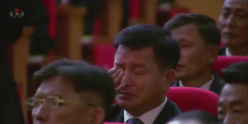 Корейские слезы: в КНДР депутаты парламента разрыдались, узнав о болезни "вождя"