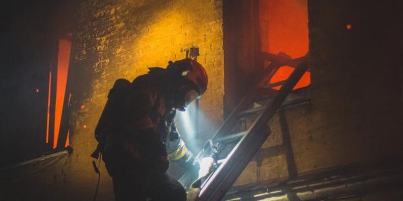 Не было воды: в Киеве пожар унес жизнь двух человек