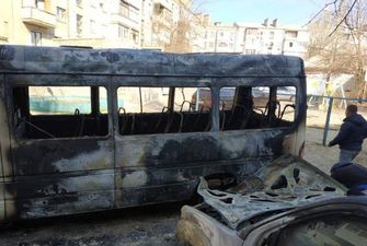 Подозревают поджог: сразу два авто сгорели во дворе в Николаеве