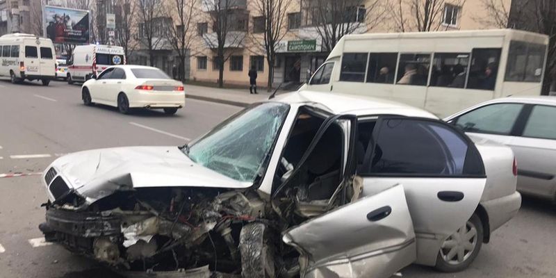 У Запоріжжі водій легковика збив жінку, тікаючи з місця ДТП