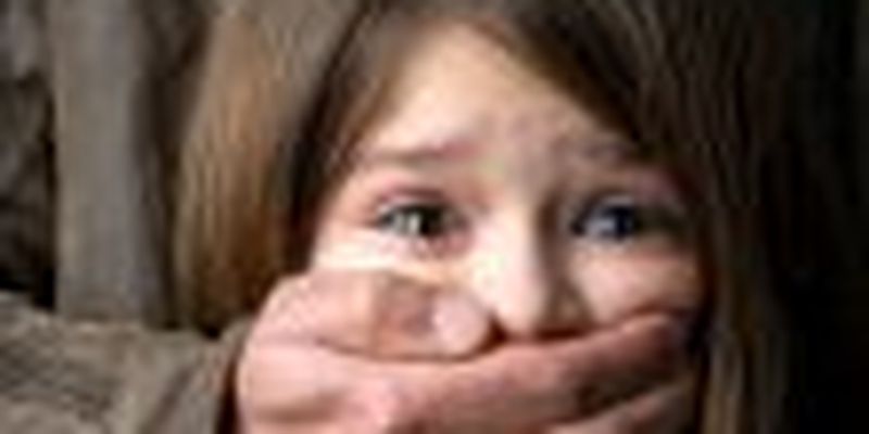 ЧП под Черкассами: пьяный педофил изнасиловал девочку прямо у нее дома
