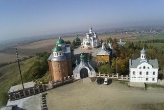 На Буковине верующие УПЦ пройдут крестным ходом в монастырь на Анниной горе