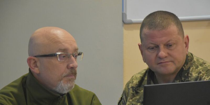 Армия снабжена всем необходимым: Залужный высказался в поддержку Резникова