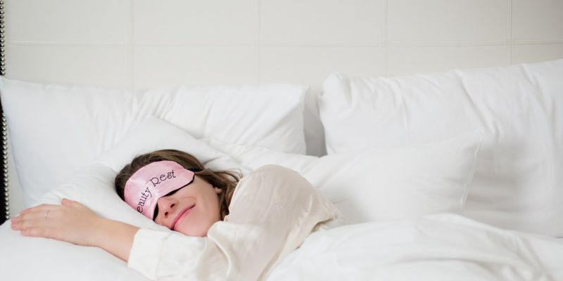 Врач перечислила привычки перед сном, от которых следует отказаться