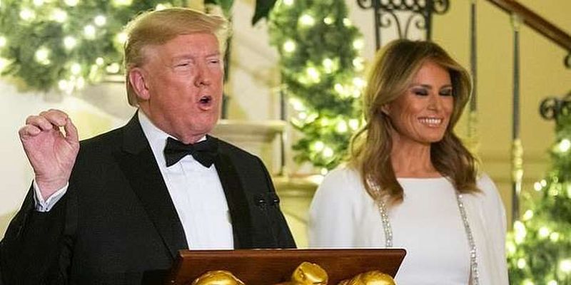 Модный конфуз: Мелания Трамп в белом наряде опозорилась на рождественском балу Конгресса