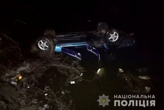 У селі Шукайвода у ставку втопився автомобіль разом із трьома людьми