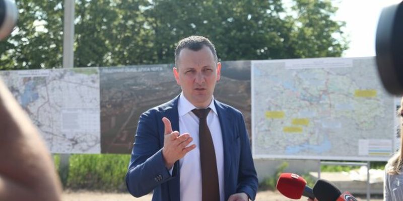 Укравтодор необычно быстро приступил к ремонту дорог - советник премьера Голик