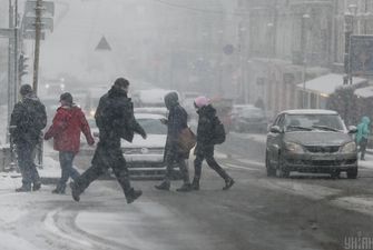 Снегопад в Киеве парализовал город и спровоцировал массовые аварии