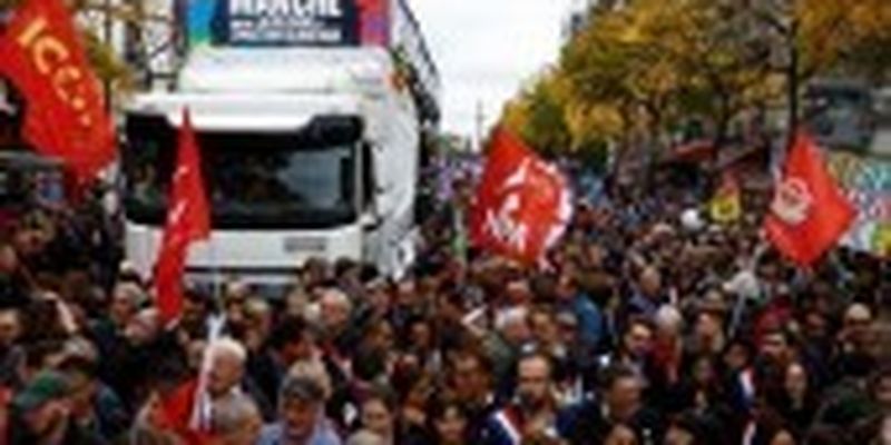 Тисячі людей вийшли на вулиці Парижа на знак протесту проти зростання цін