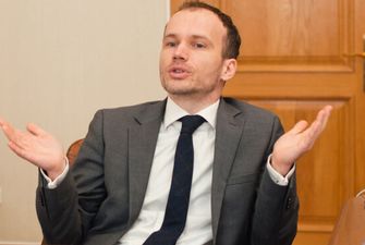 "Позорище": скандальный министр Малюська залез под стол и взбесил украинцев новой выходкой