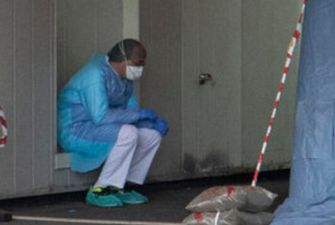 "Стирают даже одноразовые шапочки": в каких условиях проходиться работать украинским врачам, фото
