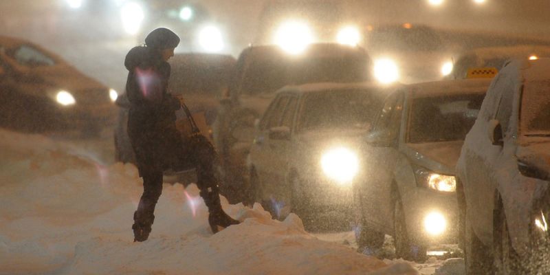 Снегопад остановил транспорт в Киеве: уровень пробок достиг 9 баллов