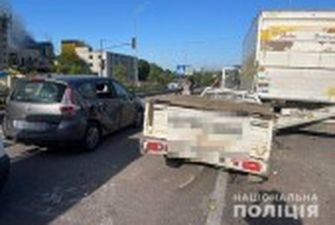 Потрійна ДТП з вантажівкою на Рівненщині: є травмовані