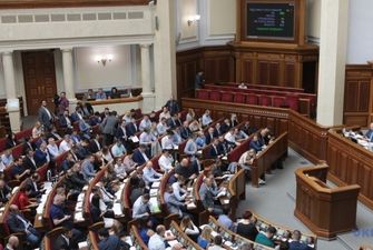 КИУ назвал депутатов, которые не внесли в Раду ни одного законопроекта за сто дней