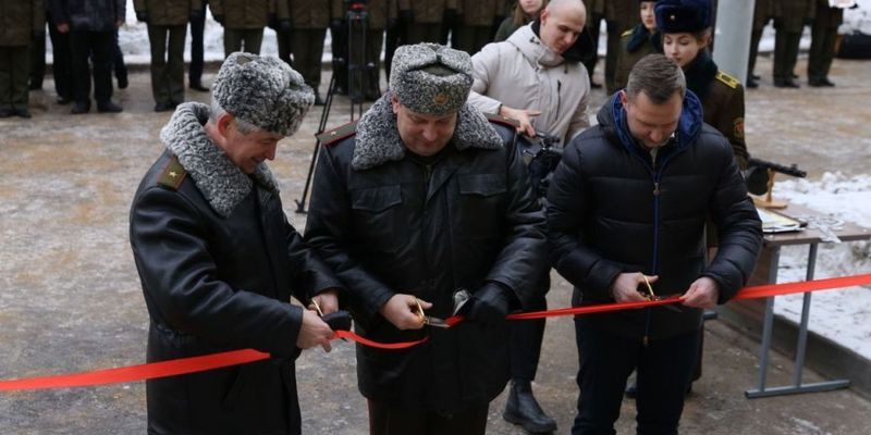 В Беларуси с перерезанием ленты и на красном ковре открыли казарму
