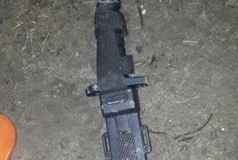 Забрал 100 гривен: в Днепре вооруженный мужчина напал на 17-летнюю девушку
