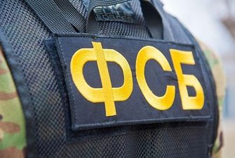 ФСБ утверждает, что задержала более 100 «сторонников украинской неонацистской группировки»