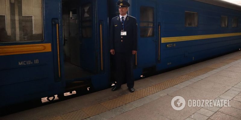 "Укрзалізниця" показала специальный санитарный поезд, которым эвакуируют раненых. Эксклюзивные фото и видео