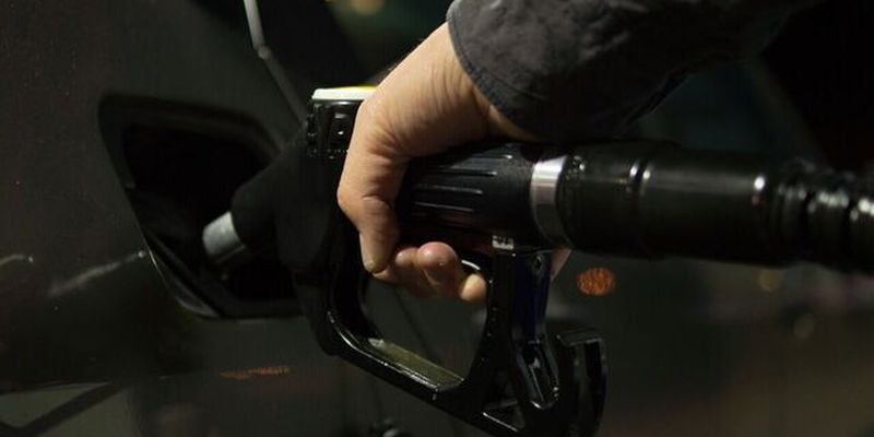 Украинские АЗС переписали цены на бензин: сколько теперь стоит заправить полный бак