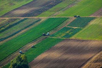 Продажа за бесценок украинской земли иностранцам ставит крест на отечественном фермерстве - эксперт