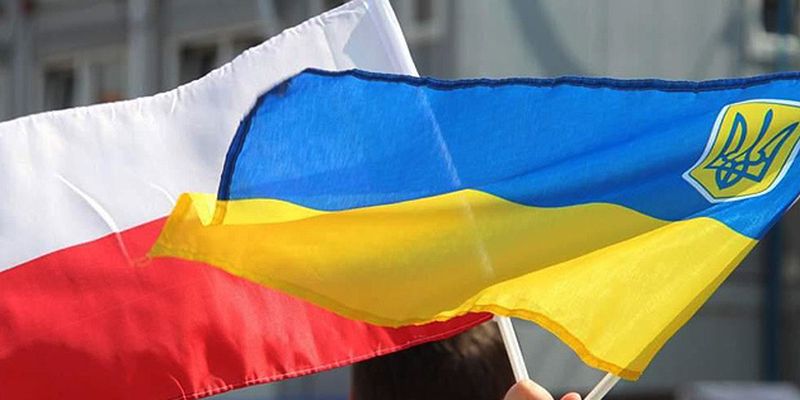 Польша предоставила Украине два рефрижератора MAN для возвращения тел погибших защитников
