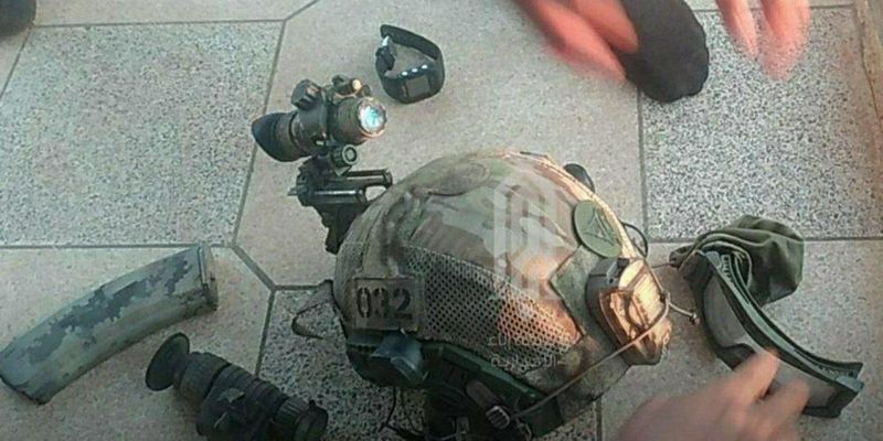 Российский спецназовец подорвался под Идлибом: сирийские боевики показали трофеи