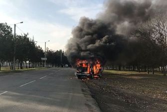 Поліцейське авто згоріло дощенту прямо під час руху на Одещині