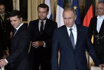 На переговоры лидеров "нормандской четверки" Путин пришел с вооруженным охранником