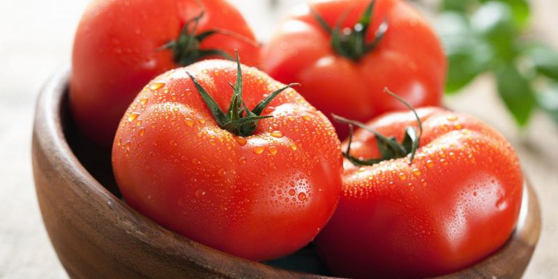 В продажу уже поступили первые томаты из украинских теплиц: какие цены