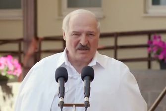"Поступили гадко": Лукашенко заявил, что Беларусь не будет принимать самолеты из Украины