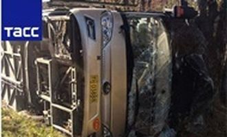 В РФ перевернулся туристический автобус: двое погибли, много травмированных