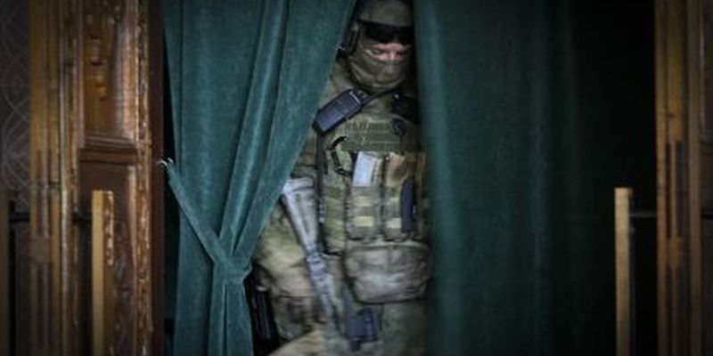 "Есть кто? Я сейчас стрелять начну": оккупант рассказал, как мародерствует в Украине