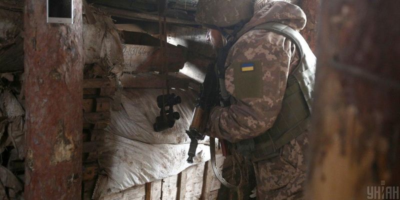 Боевики на Донбассе сегодня семь раз обстреляли украинских военных