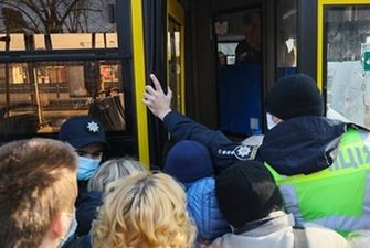 Межобластной транспорт в Украине "закрывают": когда перестанут пускать без ковид-документов
