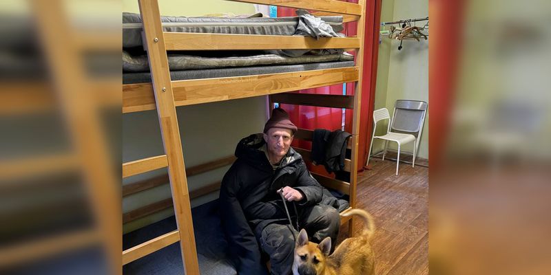 "Оказался в затруднительном положении": во Франковске помогли ветерану АТО и его собачке