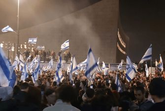 В Израиле полиция разогнала массовый протест с помощью водометов