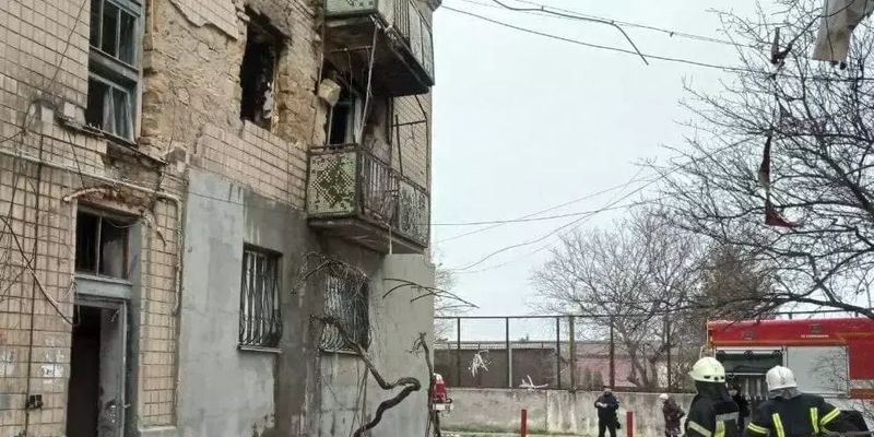 Хозяина квартиры волной выбросило из окна: подробности мощного взрыва в многоэтажке Одессы