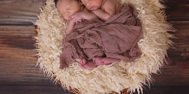 У Казахстані жінка народила близнюків з різницею у 2,5 місяці