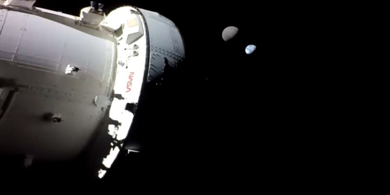 Корабль Orion снял Землю и Луну вместе с расстояния 435 000 километров – фото
