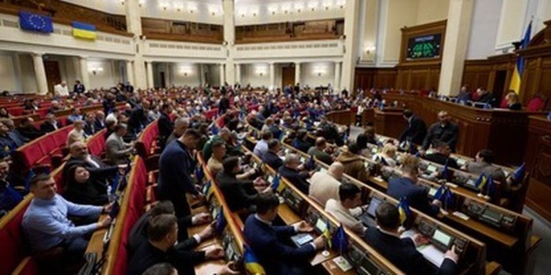 Выплаты, льготы и лечение за границей: Рада приняла "военный" законопроект