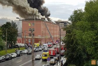 В Петербурге горит бизнес-центр «Ленинград»