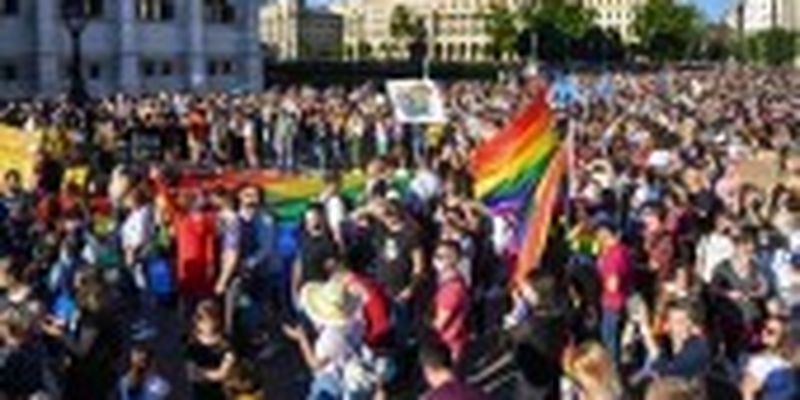Права ЛГБТ в Угорщині: Берлін назвав помилковою заборону УЄФА на веселкову підсвітку стадіону в Мюнхені на матч Німеччина-Угорщина