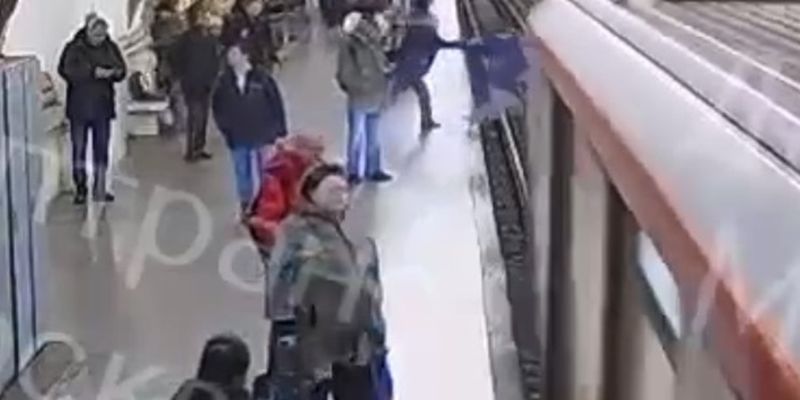 У московському метро пенсіонер штовхнув підлітка під поїзд – соцмережі