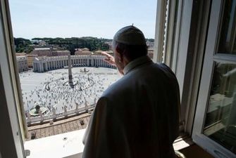 Вперше за три місяці: Папа Римський прочитав молитву для віруючих на площі Святого Петра
